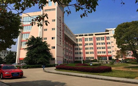 什邡市職業中專學校服裝制作與生產管理專業